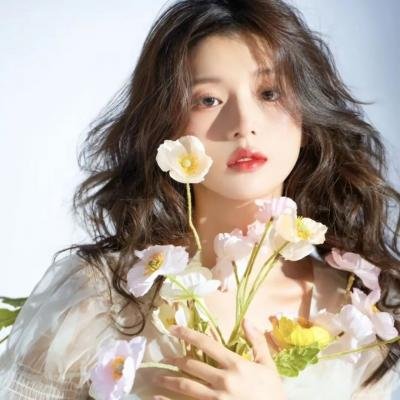 隔楼女孩：我们之间的层距